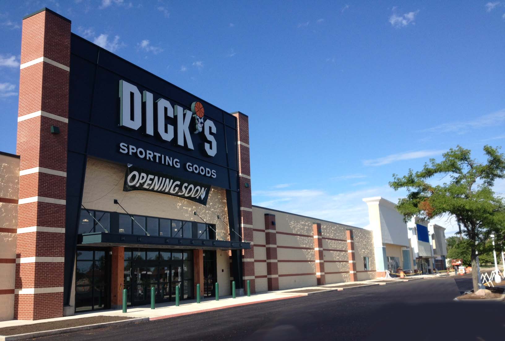 Dicks Sporting Goods : Empire Crossing preps for store openings